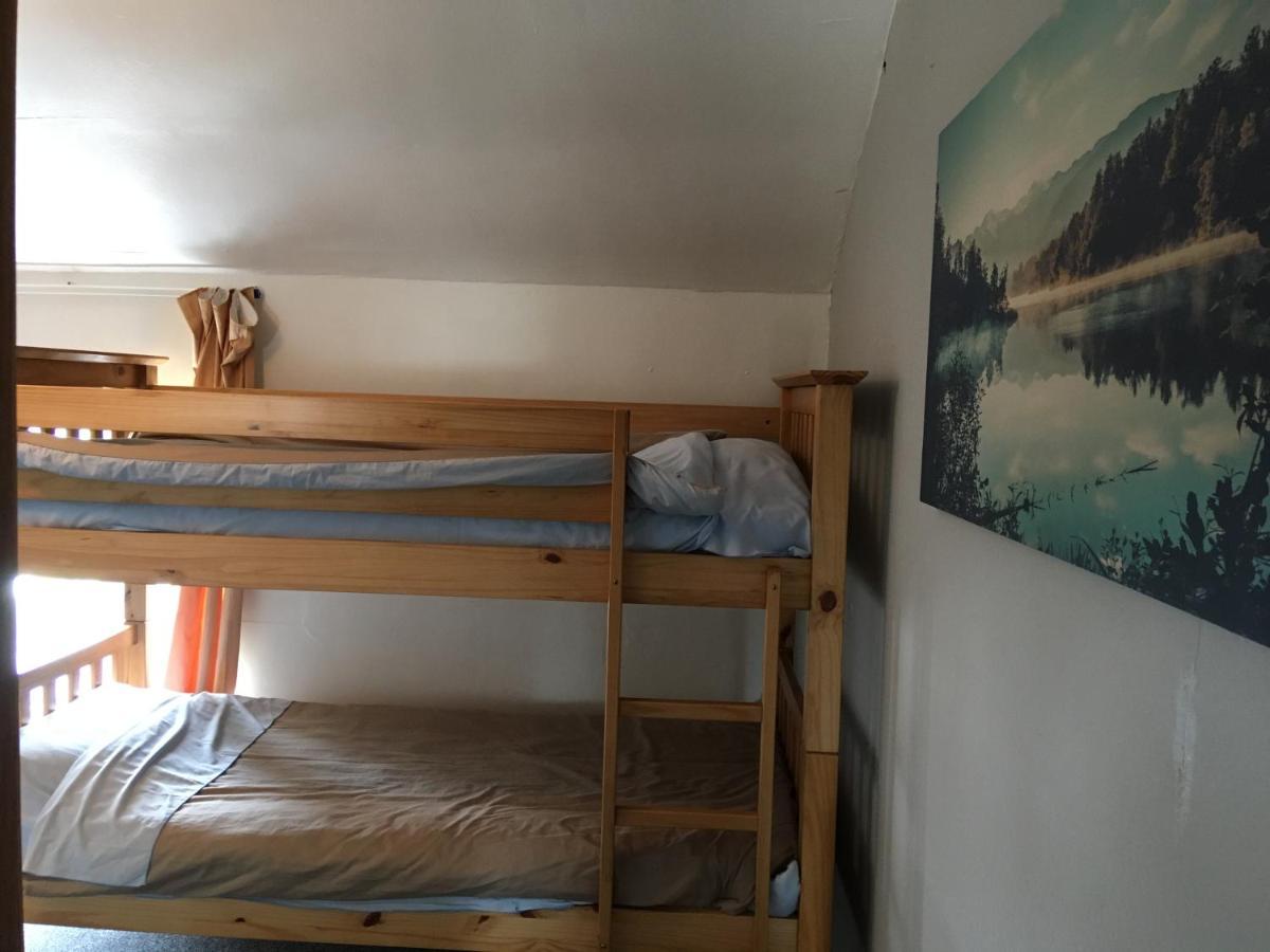 Pantyrathro International Hostel 卡马森 外观 照片