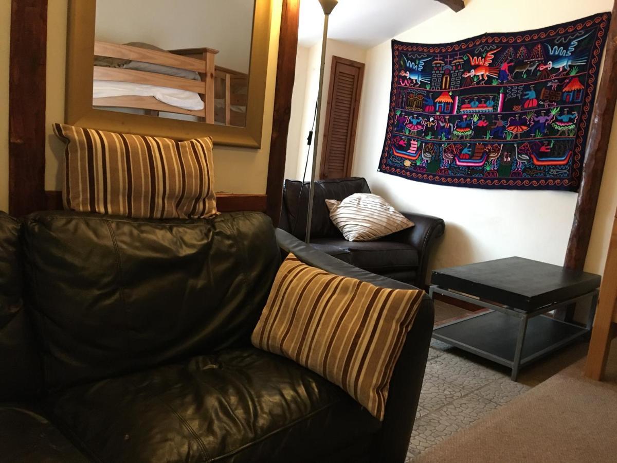 Pantyrathro International Hostel 卡马森 外观 照片