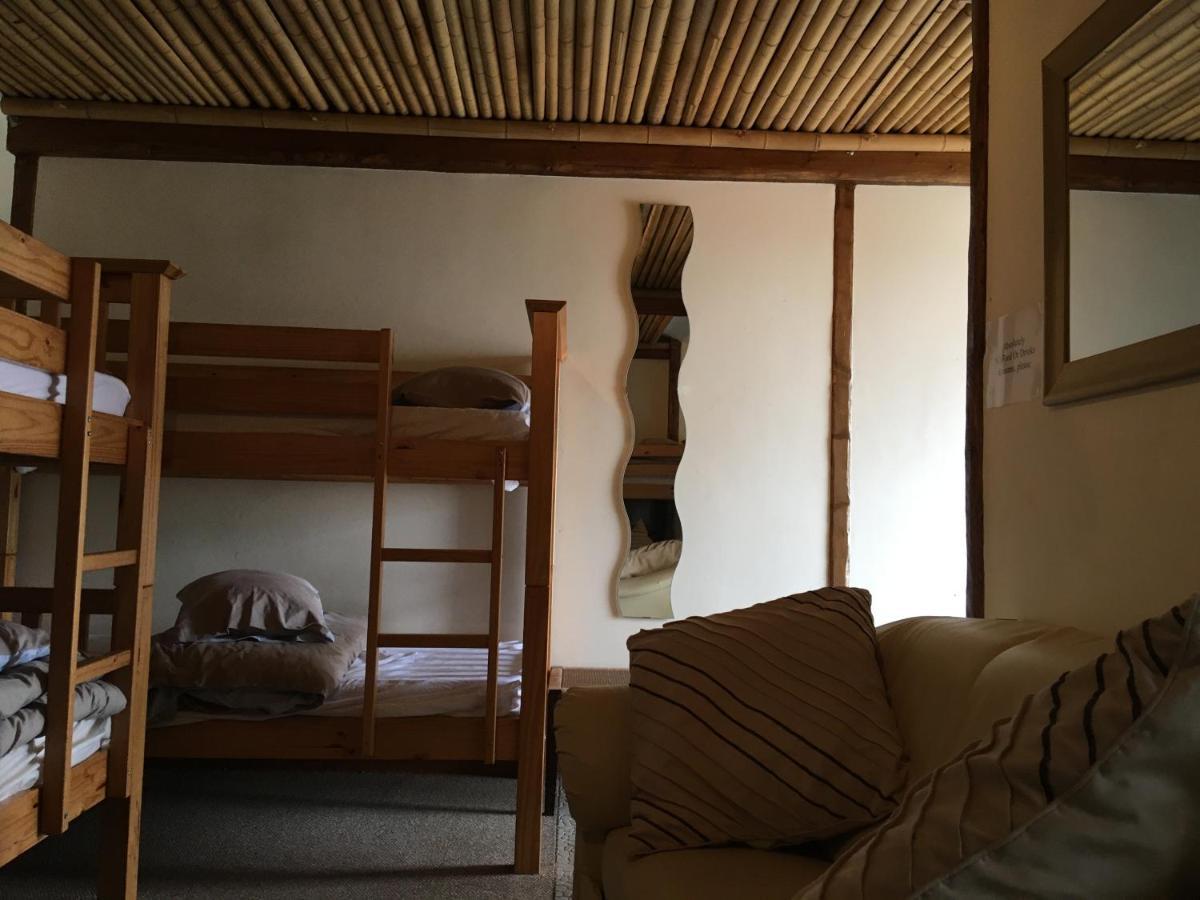Pantyrathro International Hostel 卡马森 外观 照片